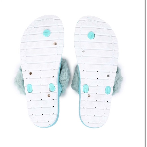 ❌SOLD❌ 😻Babyphat Fur Sandals - Picture 6 of 9